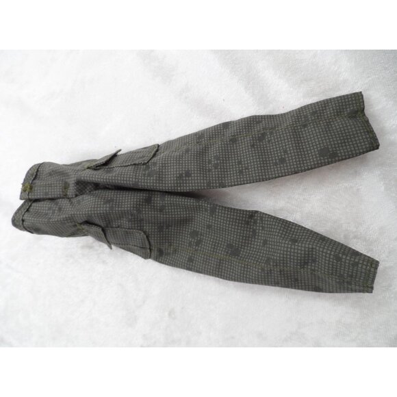 GI Joe Camoflage Uniform with Beret, Mask and Knife - Picture 4 of 7